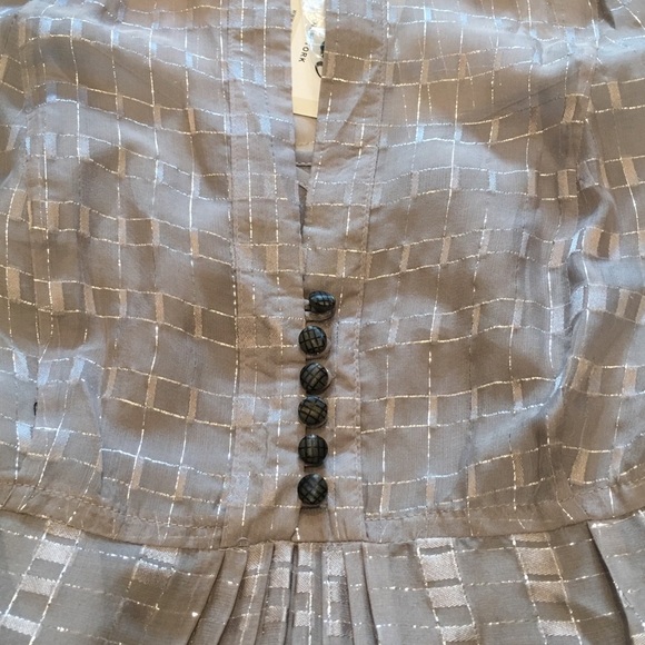 Eci Sheer Sleeveless Silver Top - Picture 2 of 6
